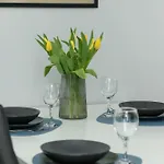 Unique In With Parking, Sauna And Gym By Renters דירה *