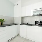 Unique In With Parking, Sauna And Gym By Renters דירה *