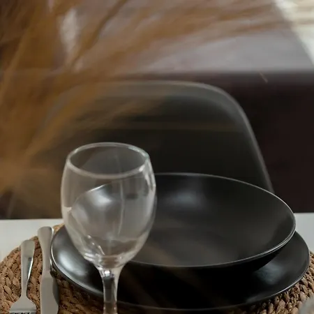 Unique In With Parking, Sauna And Gym By Renters דירה *