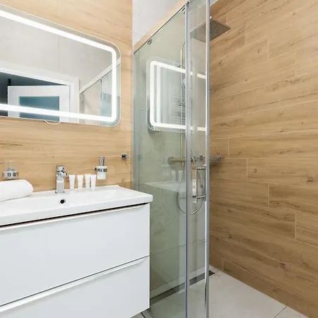 Unique In With Parking, Sauna And Gym By Renters *