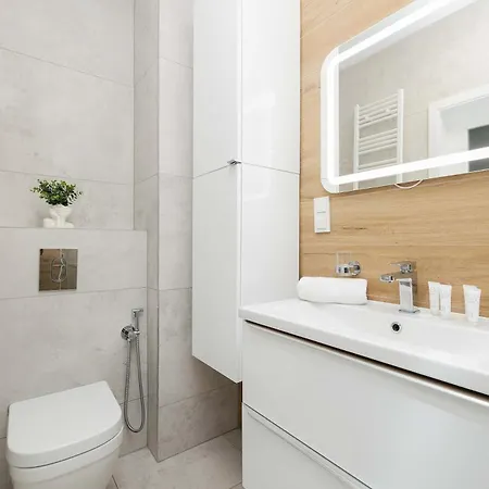 Unique In With Parking, Sauna And Gym By Renters דירה